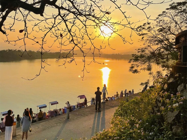 Đến Huế, lên chùa Thiên Mụ, ăn…đậu hũ - Ảnh 2.