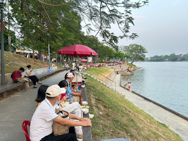 Đến Huế, lên chùa Thiên Mụ, ăn…đậu hũ - Ảnh 1.