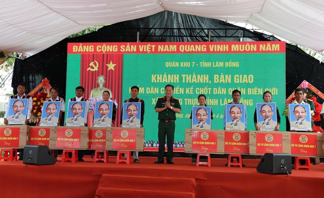 L&acirc;m Đồng b&agrave;n giao 60 căn nh&agrave; điểm d&acirc;n cư liền kề x&atilde; bi&ecirc;n giới Quảng Trực- Ảnh 3.