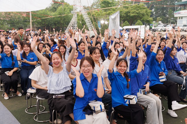 H&agrave;nh tr&igrave;nh Từ Tr&aacute;i Tim: Gần 5.000km gieo tri thức, khơi kh&aacute;t vọng lớn - Ảnh 3.