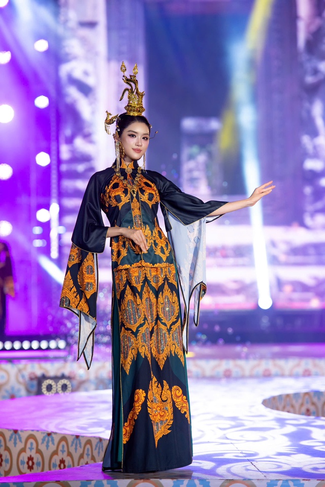 Hoa hậu Phương Oanh khoe 'bộ sưu tập' giấy khen - Ảnh 3.