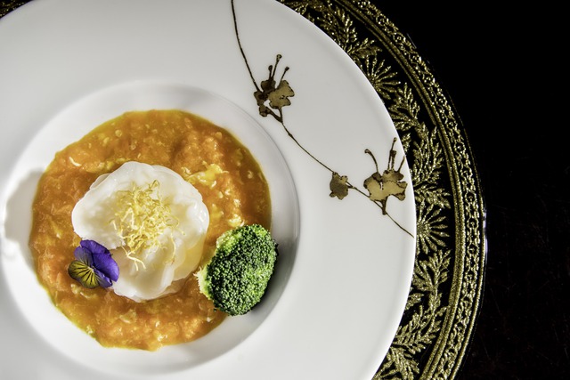 Tận hưởng kỳ nghỉ đẳng cấp v&agrave; kh&aacute;m ph&aacute; vẻ đẹp th&agrave;nh phố c&ugrave;ng The Reverie Saigon - Ảnh 3.