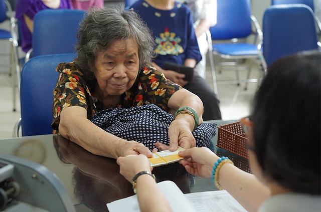 Tự t&iacute;nh lương hưu tăng 8% từ 1.7: người th&ecirc;m v&agrave;i trăm, người tăng tiền triệu - Ảnh 1.