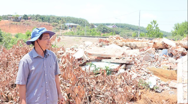 Sống cạnh hồ chứa, người d&acirc;n vẫn thiếu nước- Ảnh 5.