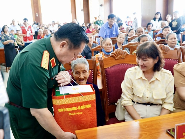 Đại tướng Nguyễn Trọng Nghĩa tri &acirc;n người c&oacute; c&ocirc;ng tại Gia Lai- Ảnh 1.