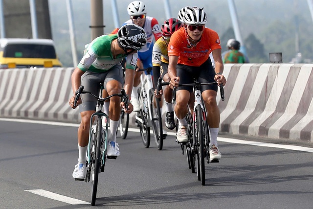 C&uacute; đẩy xe đẳng cấp mang về chiến thắng ngoạn mục cho tay đua người New Zealand- Ảnh 5.