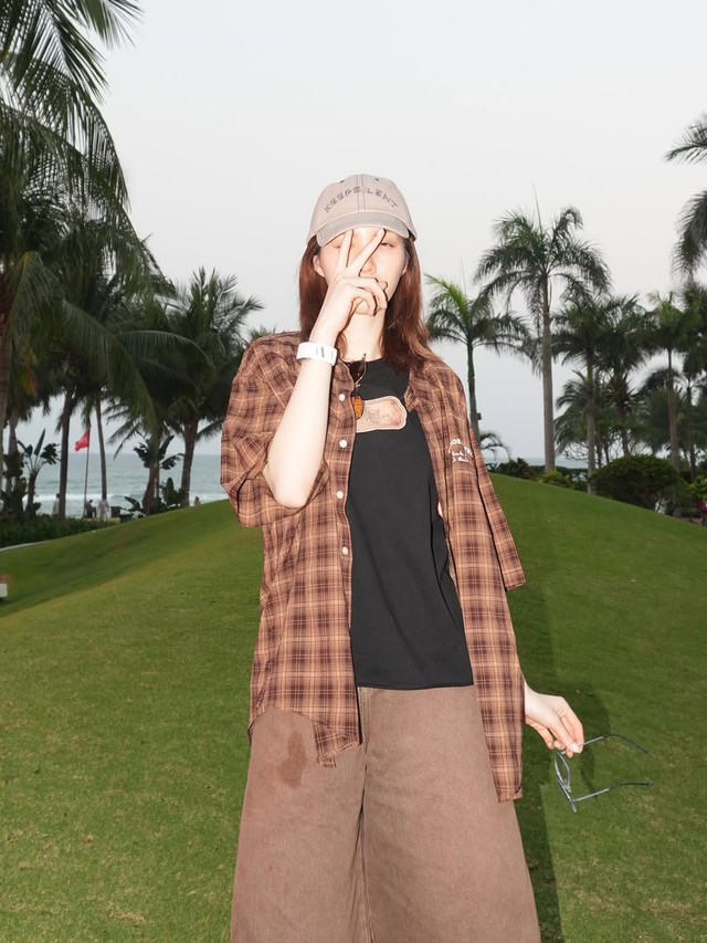  Một chiếc quần shorts denim, nhiều cách diện- Ảnh 9.