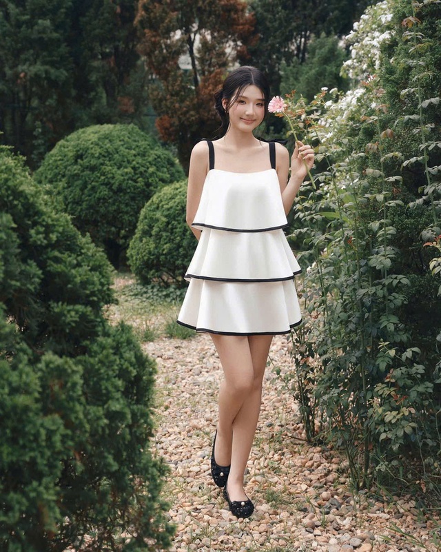 Váy tầng: Gợi ý xuống phố lãng mạn cho nàng yêu phong cách bay bổng - Ảnh 1.