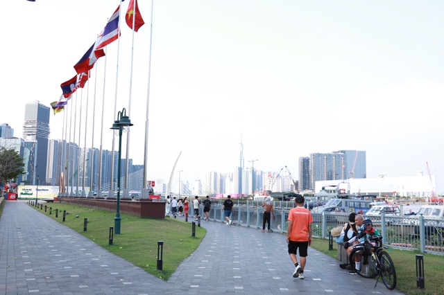 Bắn ph&aacute;o hoa dịp lễ 30.4: Ở TP.HCM đến đ&acirc;u để ngắm ph&aacute;o hoa đẹp nhất? - Ảnh 1.