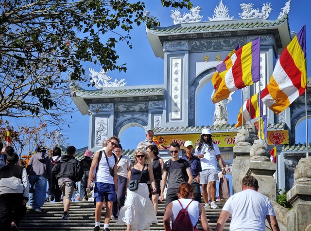 Đi du lịch lễ 30.4 - 1.5 sợ đắt đỏ, nhiều người chọn... ở nh&agrave;  - Ảnh 1.