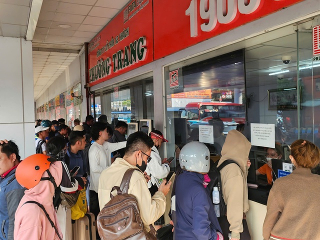 Bến xe Miền T&acirc;y 'căng m&igrave;nh' hoạt động dịp lễ 30.4 - 1.5- Ảnh 5.