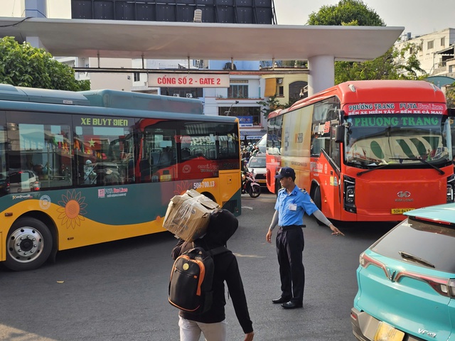 Bến xe Miền T&acirc;y 'căng m&igrave;nh' hoạt động dịp lễ 30.4 - 1.5- Ảnh 7.