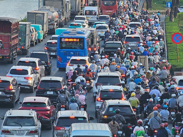 Bến xe Miền T&acirc;y 'căng m&igrave;nh' hoạt động dịp lễ 30.4 - 1.5- Ảnh 10.