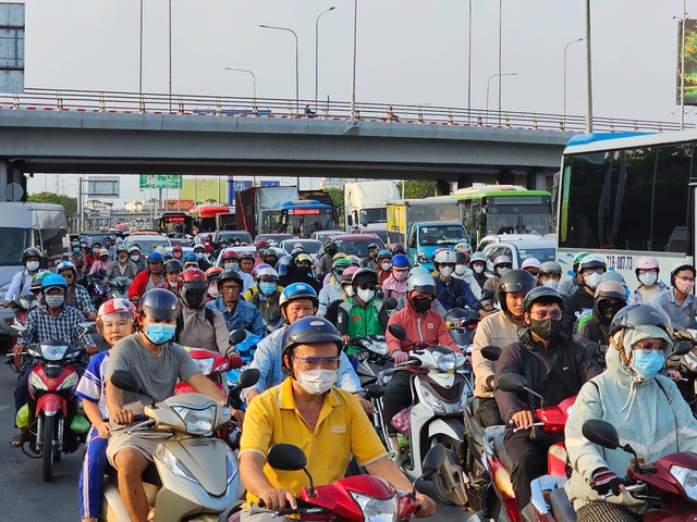 Bến xe Miền T&acirc;y 'căng m&igrave;nh' hoạt động dịp lễ 30.4 - 1.5- Ảnh 3.