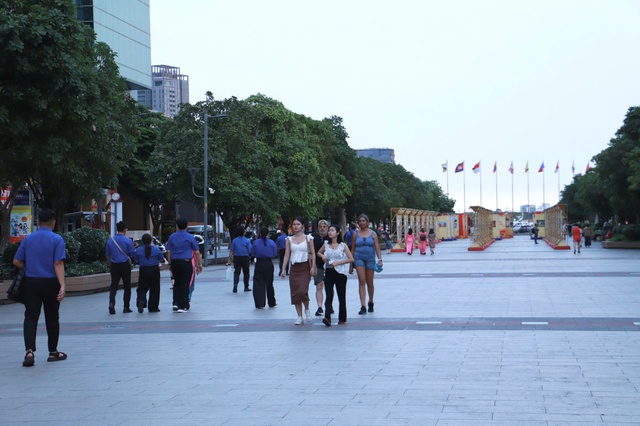 Bắn ph&aacute;o hoa dịp lễ 30.4: Ở TP.HCM đến đ&acirc;u để ngắm ph&aacute;o hoa đẹp nhất? - Ảnh 5.