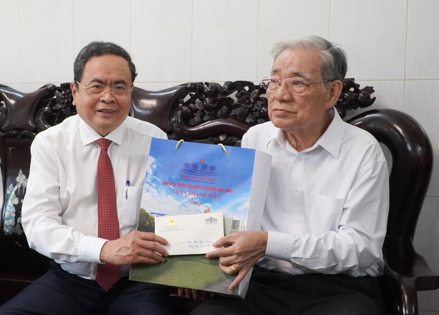 Chủ tịch Quốc hội Trần Thanh Mẫn thăm v&agrave; tặng qu&agrave; tại An Giang- Ảnh 4.