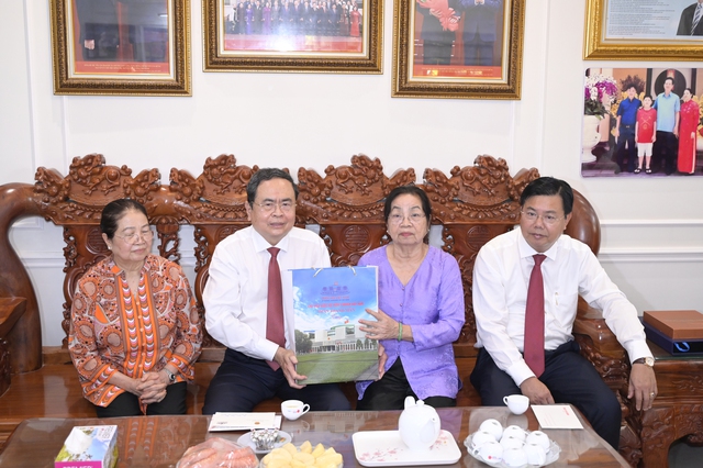 Chủ tịch Quốc hội Trần Thanh Mẫn thăm v&agrave; tặng qu&agrave; tại An Giang- Ảnh 5.