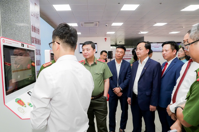 Agribank đồng h&agrave;nh c&ugrave;ng tỉnh Quảng Ninh triển khai m&ocirc; h&igrave;nh Kiosk th&ocirc;ng minh- Ảnh 5.