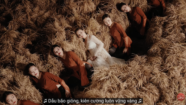 Câu hát gây tranh cãi 'lúa chín chẳng cúi đầu' được sửa ra sao?- Ảnh 2.