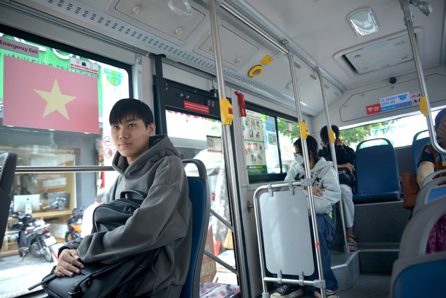 Đi xe bu&yacute;t ở TP.HCM kh&ocirc;ng n&ecirc;n bỏ qua 4 lưu &yacute; n&agrave;y... - Ảnh 1.