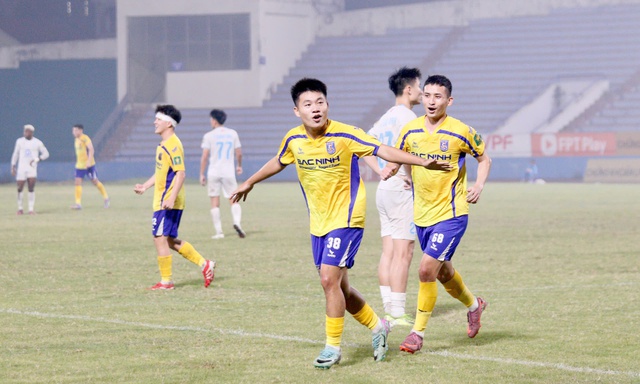 Đội b&oacute;ng triệu đ&ocirc; của cố vấn Park Hang-seo tiến s&aacute;t v&eacute; thăng hạng V-League- Ảnh 1.