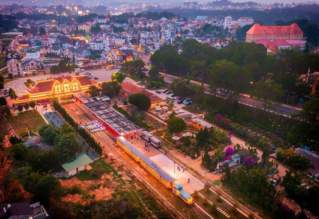 'B&iacute; quyết' tham quan ga cổ Đ&agrave; Lạt gi&aacute; rẻ hơn 1 nửa- Ảnh 2.