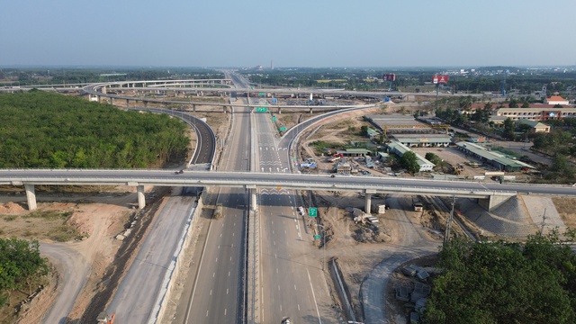 Cao tốc Biên Hòa - Vũng Tàu khai thác tạm từ 17 giờ chiều 29.4- Ảnh 2.