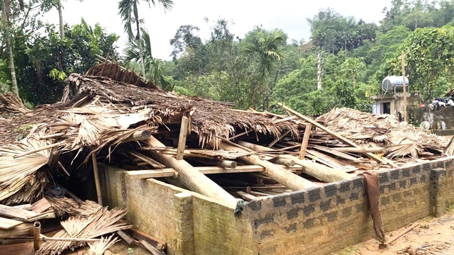 Thanh H&oacute;a: Gi&ocirc;ng lốc cuốn sập nh&agrave;, ch&aacute;u b&eacute; 13 tuổi tử vong- Ảnh 1.