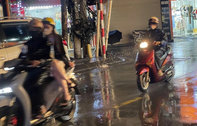 Thời tiết nghỉ lễ 30.4 - 1.5, miền Bắc mưa gi&ocirc;ng, Nam bộ n&oacute;ng 36 độ C- Ảnh 1.