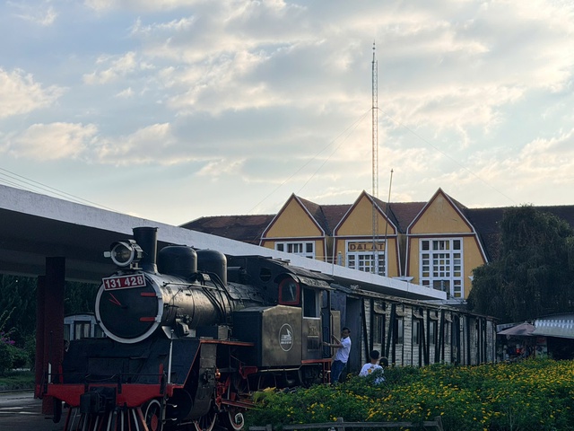 'B&iacute; quyết' tham quan ga cổ Đ&agrave; Lạt gi&aacute; rẻ hơn 1 nửa- Ảnh 1.