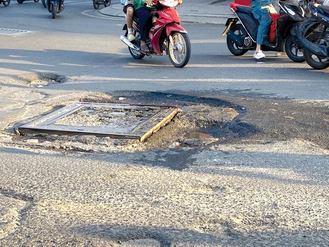 CSGT TP.HCM kiến nghị xử l&yacute; nhanh hơn 1.000 bất cập trong tổ chức giao th&ocirc;ng - Ảnh 1.