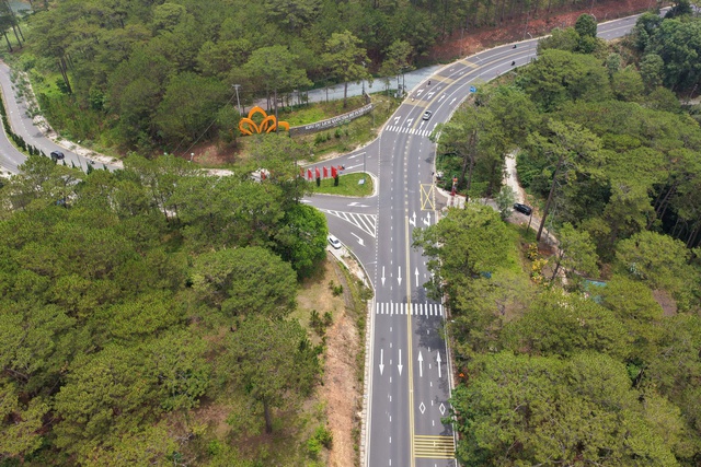 Đường vành đai Đà Lạt thông xe nhưng còn “nút thắt” 2 hộ dân - Ảnh 7.