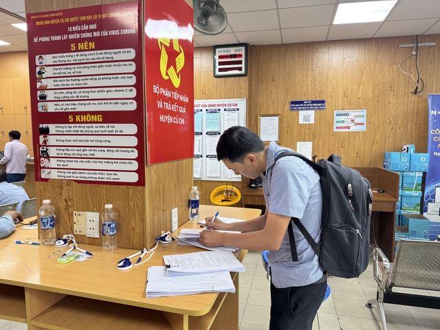 Từ năm 2027, to&agrave;n bộ thủ tục h&agrave;nh ch&iacute;nh về đất đai được thực hiện trực tuyến- Ảnh 1.