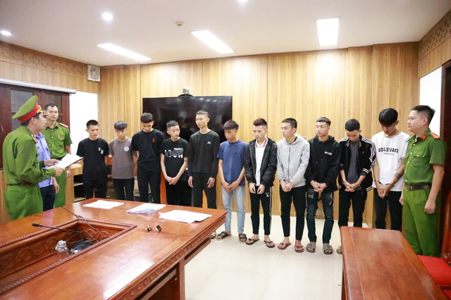 Khởi tố 11 thanh thiếu niên gây náo loạn đường phố Đông Hà về đêm- Ảnh 1.