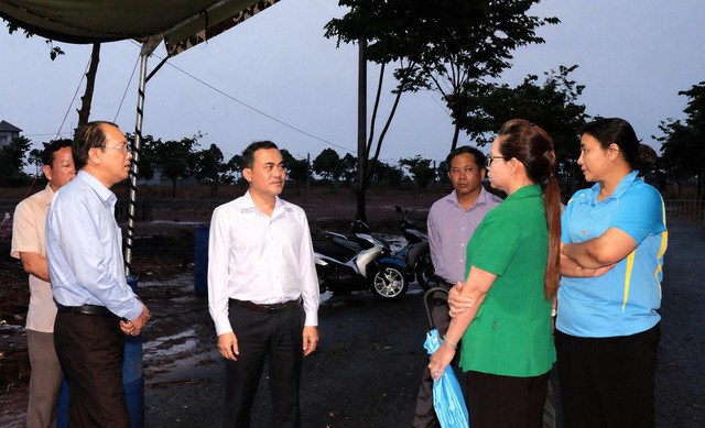 Đồng Nai đề nghị tạm ngưng kinh doanh xăng dầu gần điểm bắn ph&aacute;o hoa- Ảnh 2.