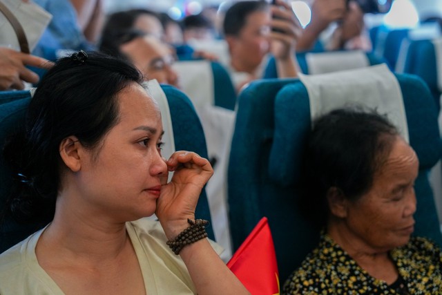 Chuyến bay VN247: H&agrave;nh tr&igrave;nh của những d&ograve;ng hồi ức v&agrave; kh&aacute;t vọng vươn xa - Ảnh 2.