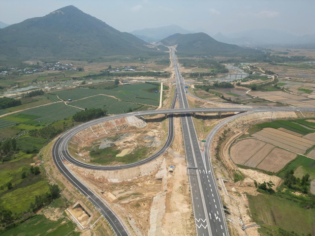 Cao tốc Ho&agrave;i Nhơn - Quy Nhơn v&agrave; Quy Nhơn - Ch&iacute; Thạnh th&ocirc;ng xe- Ảnh 1.