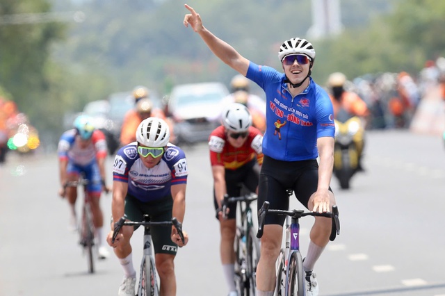 Vua nước r&uacute;t Marchuk Dzianis thắng chặng &aacute;p ch&oacute;t C&uacute;p xe đạp truyền h&igrave;nh TP.HCM 2026- Ảnh 4.