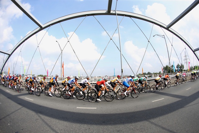 Vua nước r&uacute;t Marchuk Dzianis thắng chặng &aacute;p ch&oacute;t C&uacute;p xe đạp truyền h&igrave;nh TP.HCM 2026- Ảnh 2.