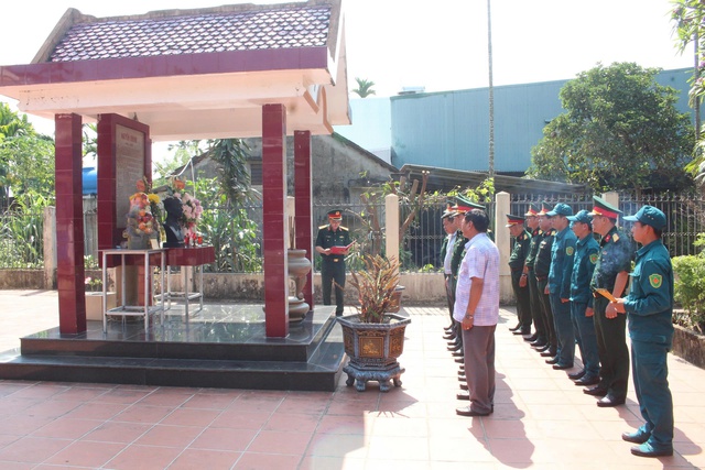 Qu&acirc;n khu 5 d&acirc;ng hương tại c&aacute;c 'địa chỉ đỏ' ở Quảng Ng&atilde;i- Ảnh 4.