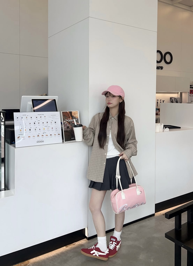 Túi dáng hộp mang bản giao hưởng cổ điển giữa lòng phố- Ảnh 1.