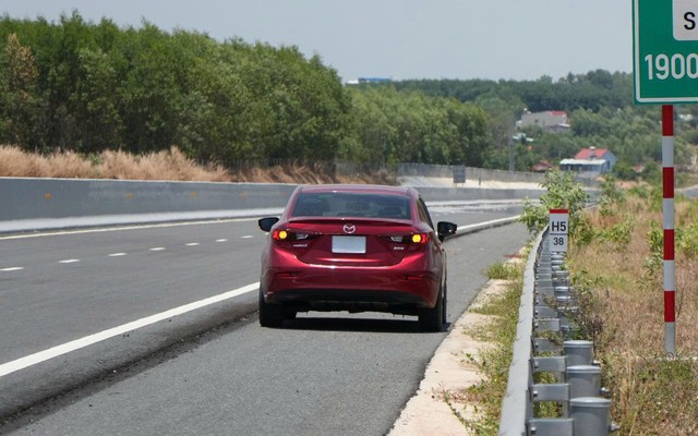 Cục CSGT hướng dẫn xử l&yacute; khi gặp sự cố tr&ecirc;n cao tốc - Ảnh 2.