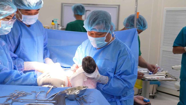 &lsquo;Giờ v&agrave;ng sinh tử&rsquo;: Bệnh viện Phương Nam bản lĩnh cứu thai phụ bị nhau tiền đạo - Ảnh 2.