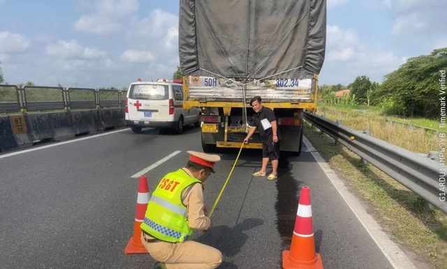 Cục CSGT hướng dẫn xử l&yacute; khi gặp sự cố tr&ecirc;n cao tốc - Ảnh 3.