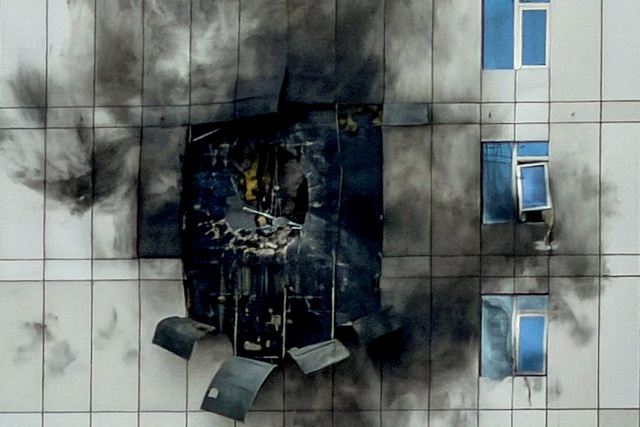 Mỹ - Iran mở rộng tấn c&ocirc;ng mục ti&ecirc;u d&acirc;n sự - Ảnh 1.