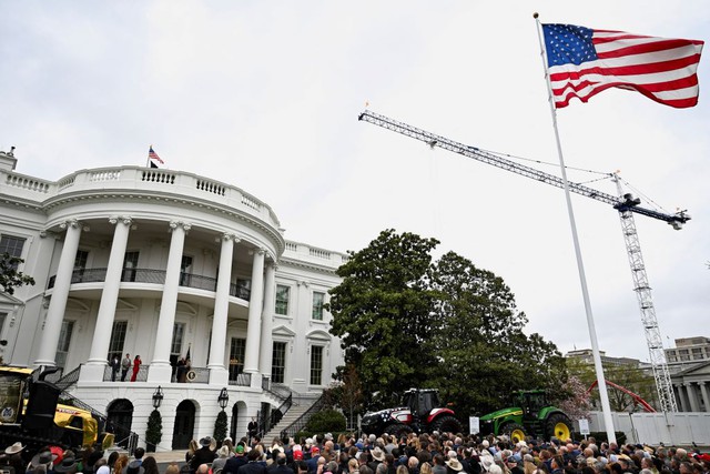 Nh&agrave; Trắng muốn tăng hơn 40% ng&acirc;n s&aacute;ch quốc ph&ograve;ng v&igrave; xung đột Iran - Ảnh 1.