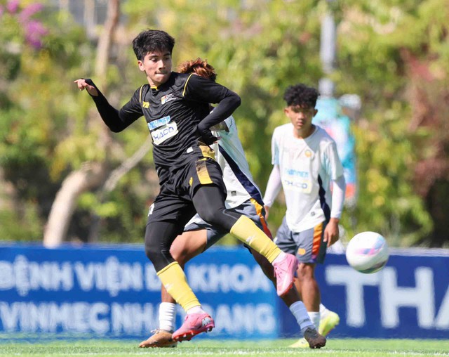 Ch&agrave;ng &lsquo;s&aacute;t thủ&rsquo; dễ thương của đội b&oacute;ng Malaysia- Ảnh 1.