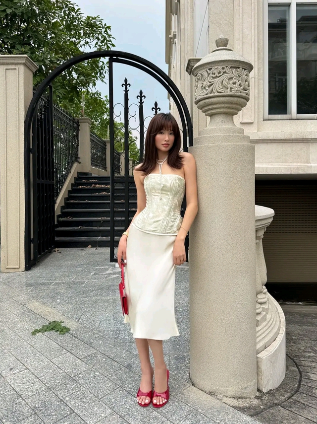 Định hình vóc dáng với áo corset mang vẻ đẹp gợi cảm- Ảnh 4. Định hình vóc dáng với áo corset mang vẻ đẹp gợi cảm- Ảnh 4.