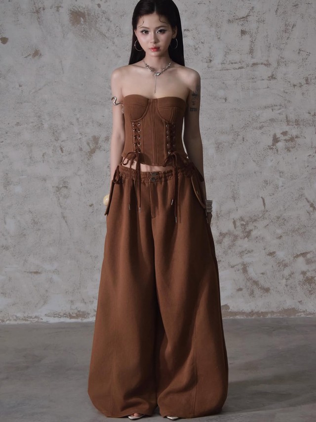 Định hình vóc dáng với áo corset mang vẻ đẹp gợi cảm- Ảnh 7. Định hình vóc dáng với áo corset mang vẻ đẹp gợi cảm- Ảnh 7.