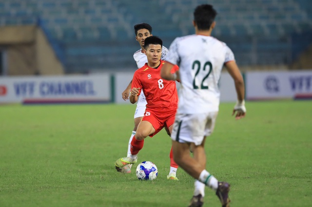 &Ocirc;ng Kim Sang-sik đau đầu t&igrave;m tiền vệ đ&aacute;nh chặn cho đội tuyển Việt Nam- Ảnh 2.